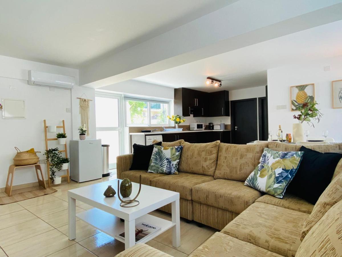 Serena'S 2-Br Apartment In Larnaca Bagian luar foto